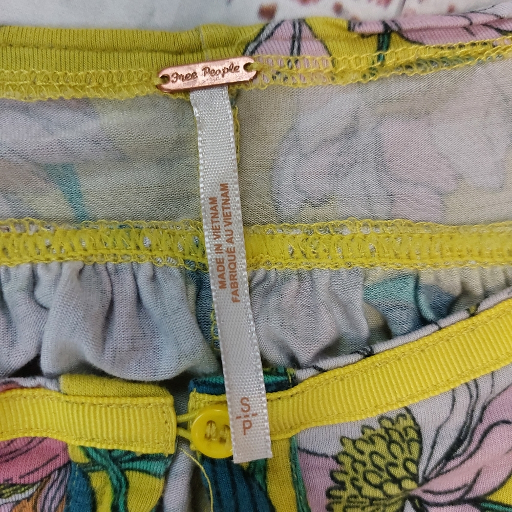 Free People tropical moving on top. - Picture 2 of 5